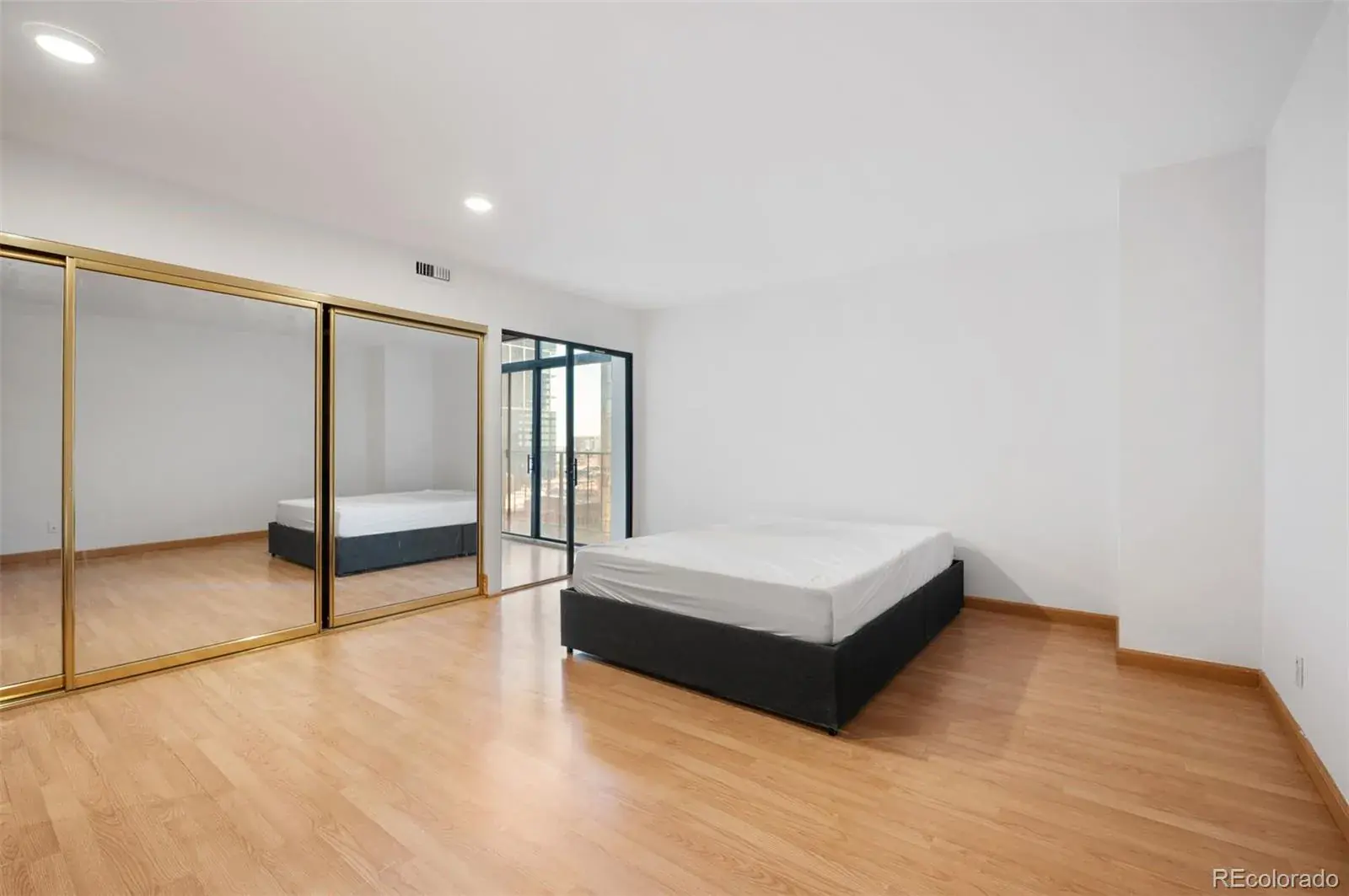 02042026230040 1600 20