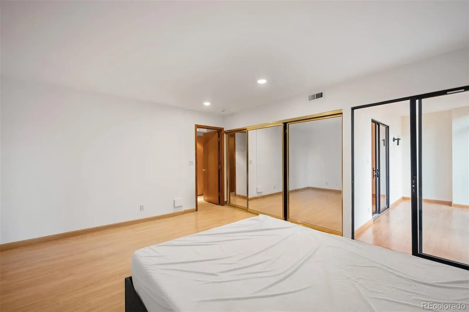 02042026230040 1600 21