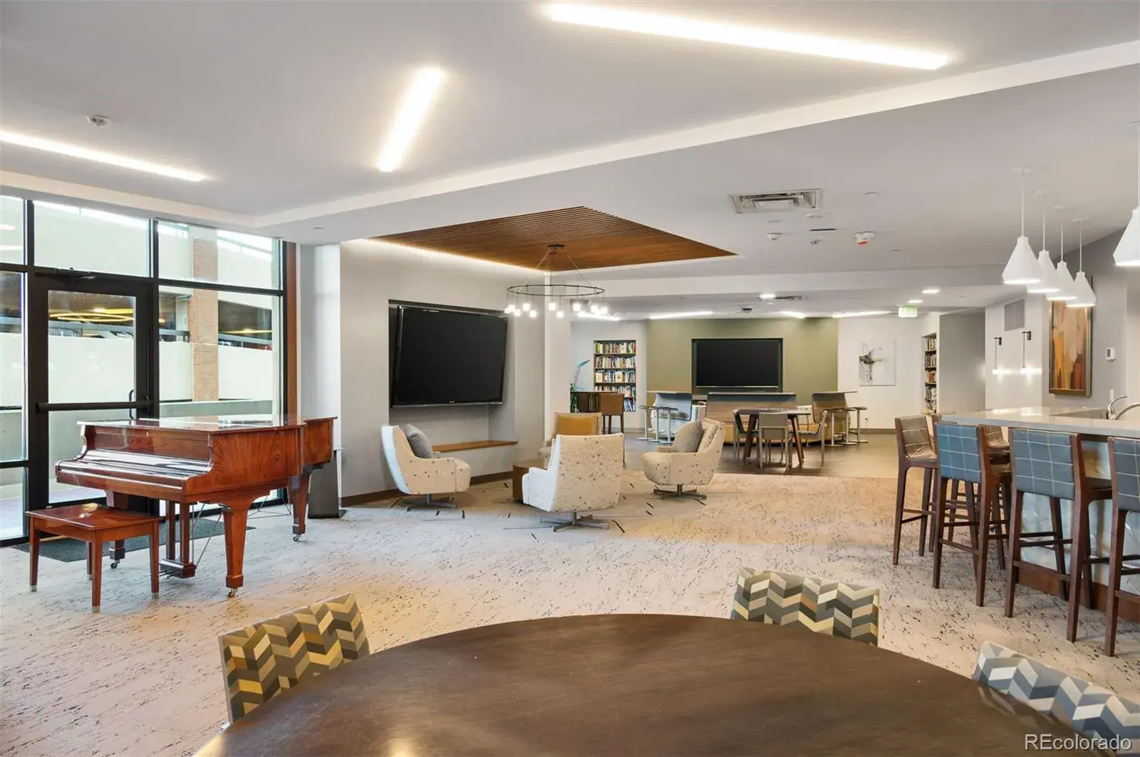 02042026230040 1600 33