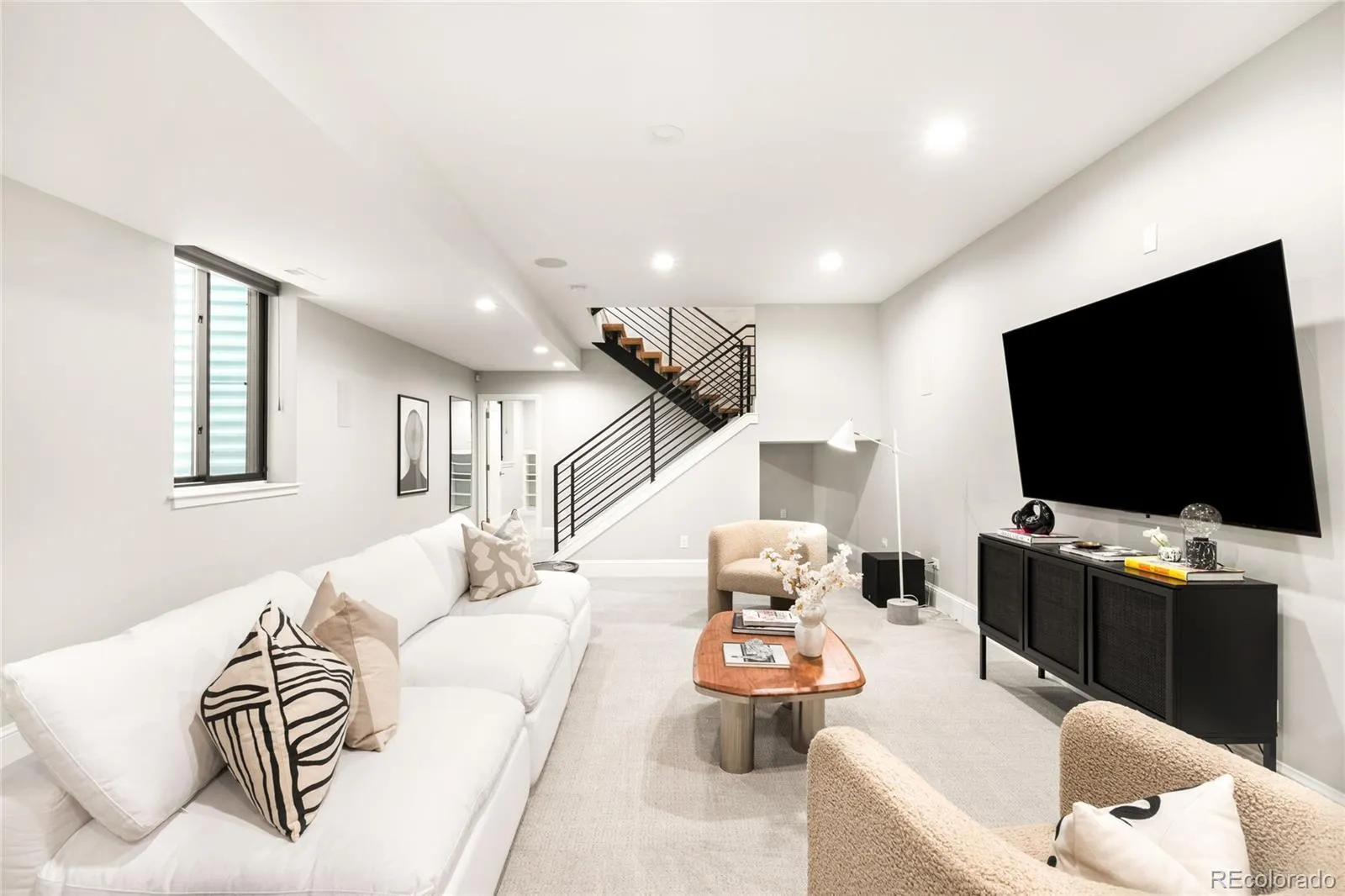 04172026221848 1600 33