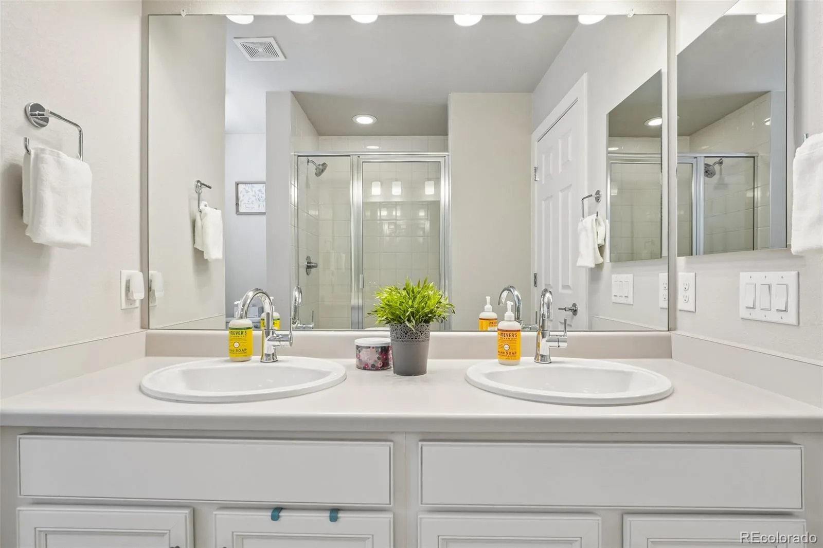 16021 E 47th Place Denver CO 80239 | MLS #REC2702422 08282026144751 1600 23