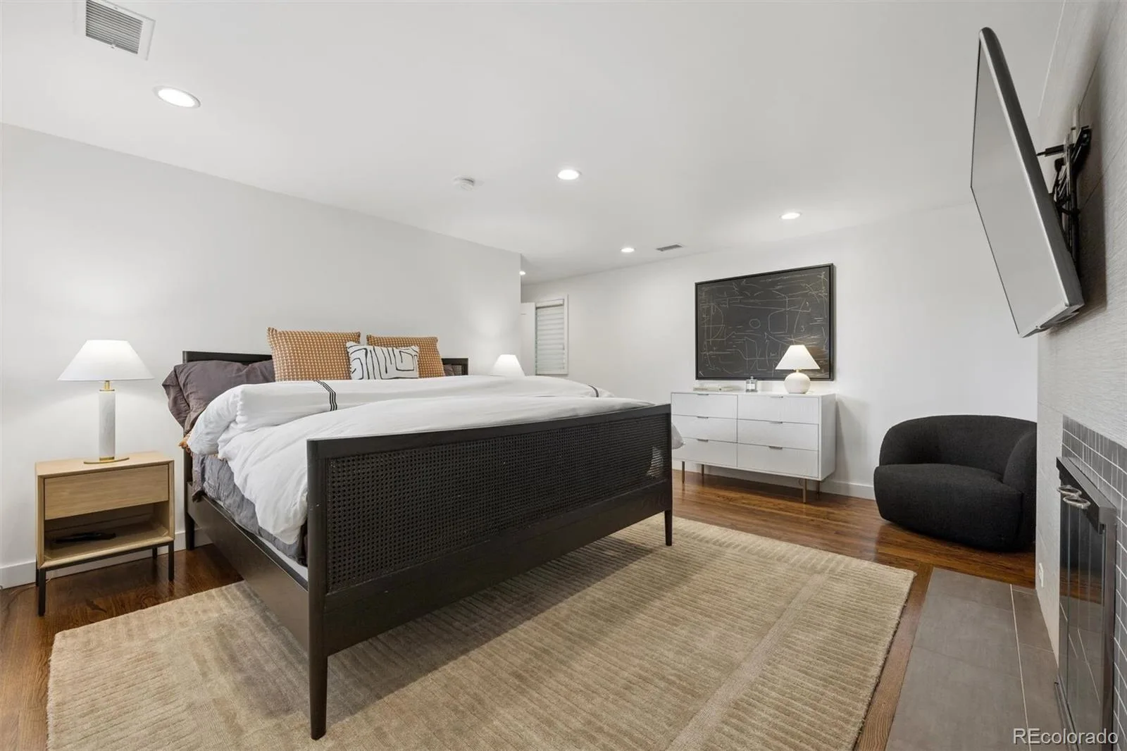 301 S Vine Street Denver CO 80209 | MLS #REC2709974 09242026081556 1600 21