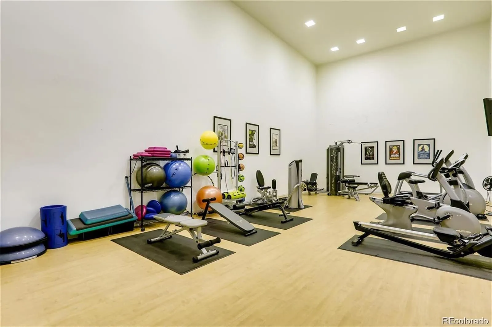 04042026150009 1600 33