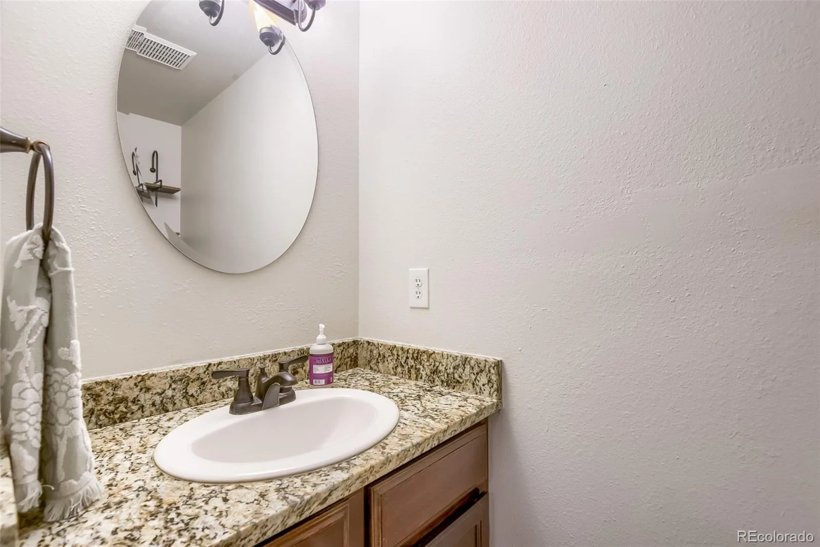 9709 W Chatfield Avenue #E Littleton CO 80128 | MLS #REC2717816 06092026193317 1600 11