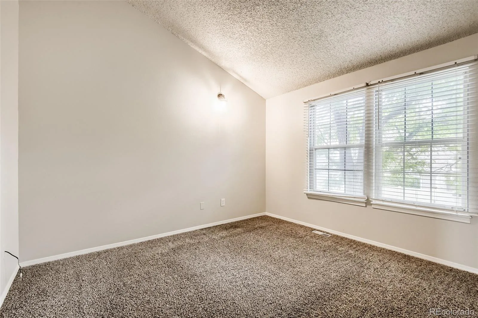 9709 W Chatfield Avenue #E Littleton CO 80128 | MLS #REC2717816 06092026193317 1600 17