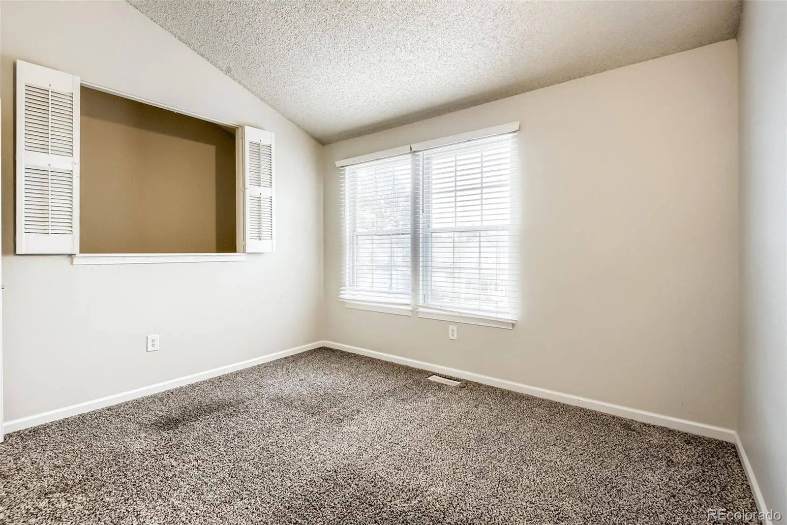 9709 W Chatfield Avenue #E Littleton CO 80128 | MLS #REC2717816 06092026193317 1600 24