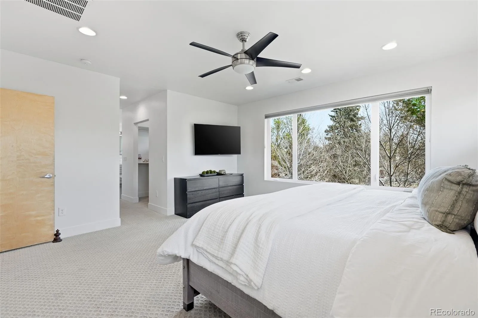 04092026174249 1600 24