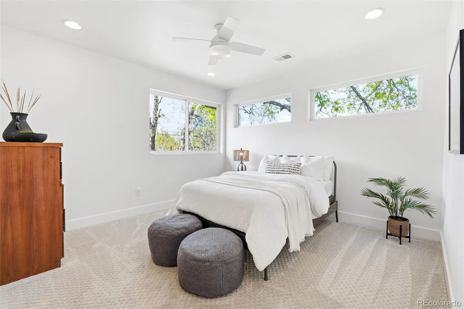 04092026174249 1600 32