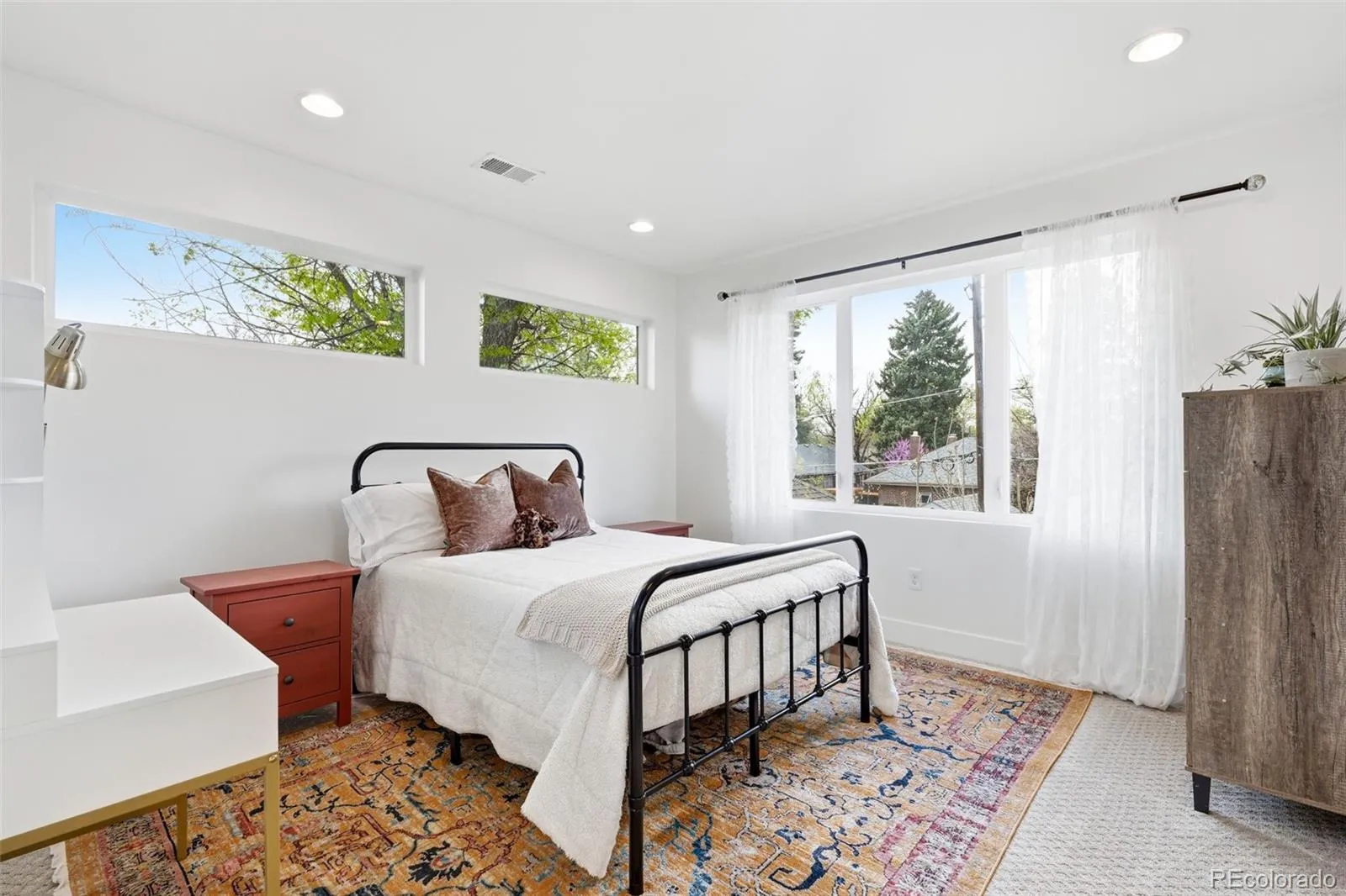 04092026174249 1600 35