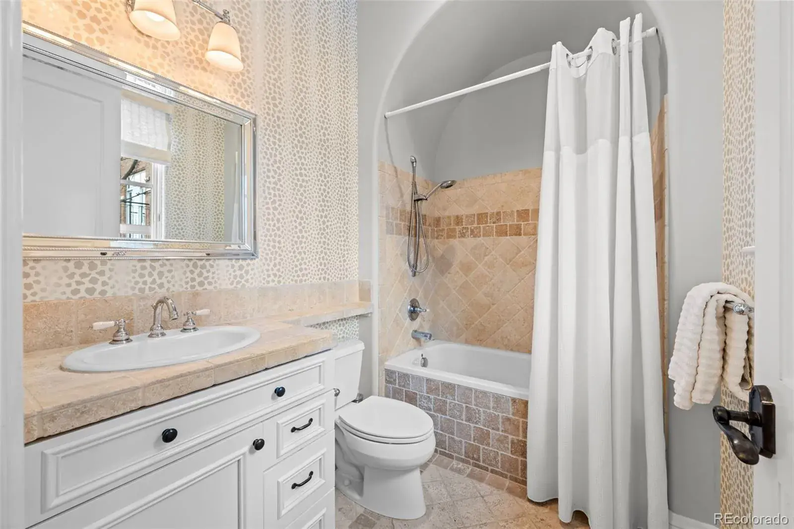 100 S University Boulevard #7 Denver CO 80209 | MLS #REC2724322 01072026145018 1600 28