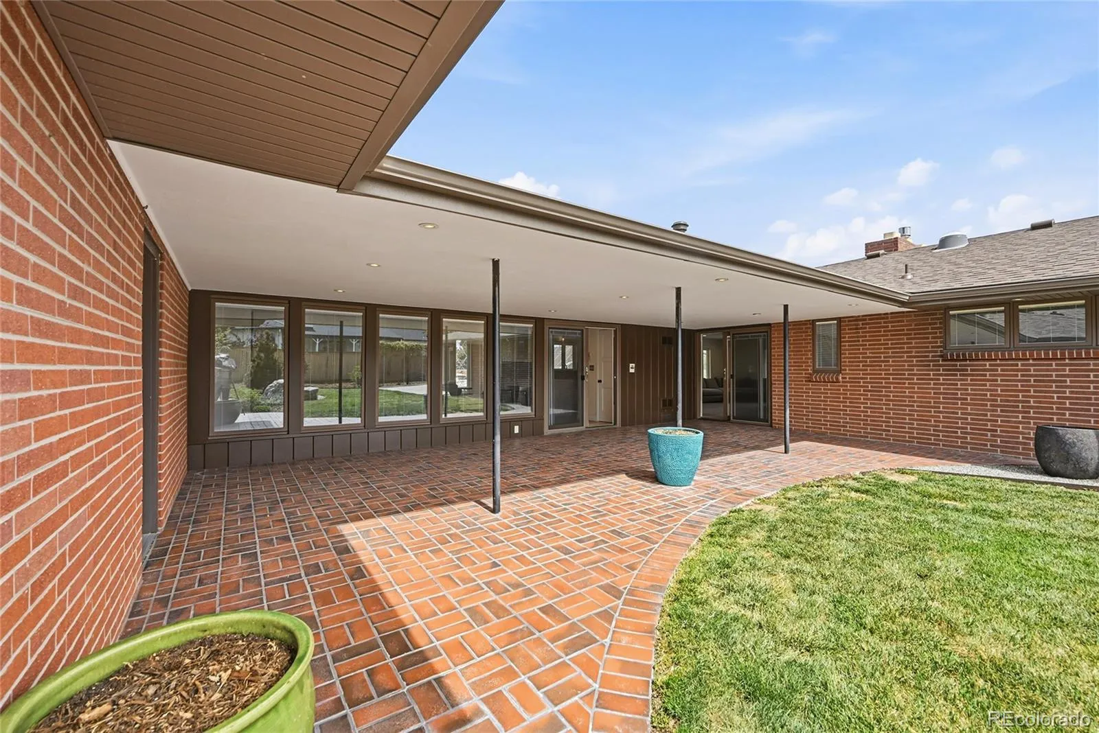 3742 S Grape Street Denver CO 80237 MLS #REC2725016 04242026172430 1600 22