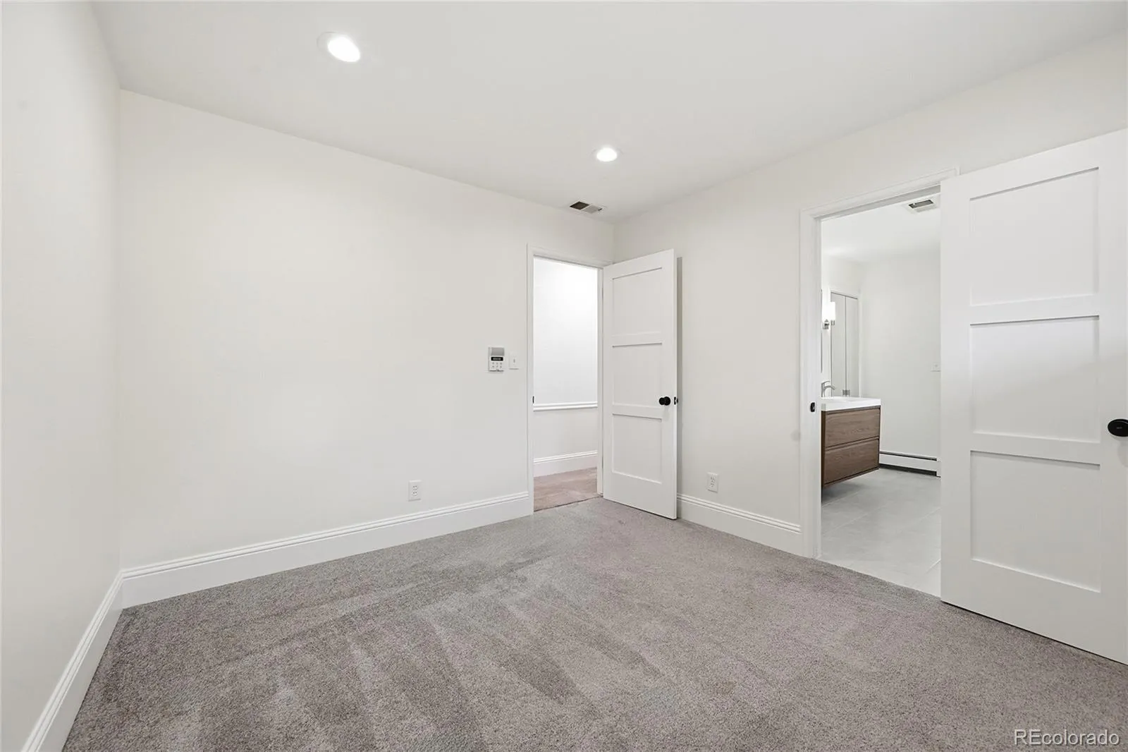 3742 S Grape Street Denver CO 80237 MLS #REC2725016 04242026172430 1600 9