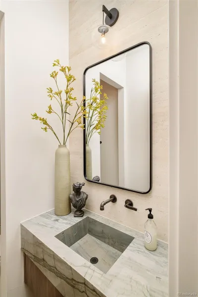 04072026030228 800 21