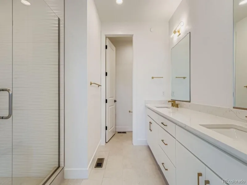 10922 E Hinsdale Circle Centennial CO 80112 | MLS #REC2732324 08162026050802 800 3