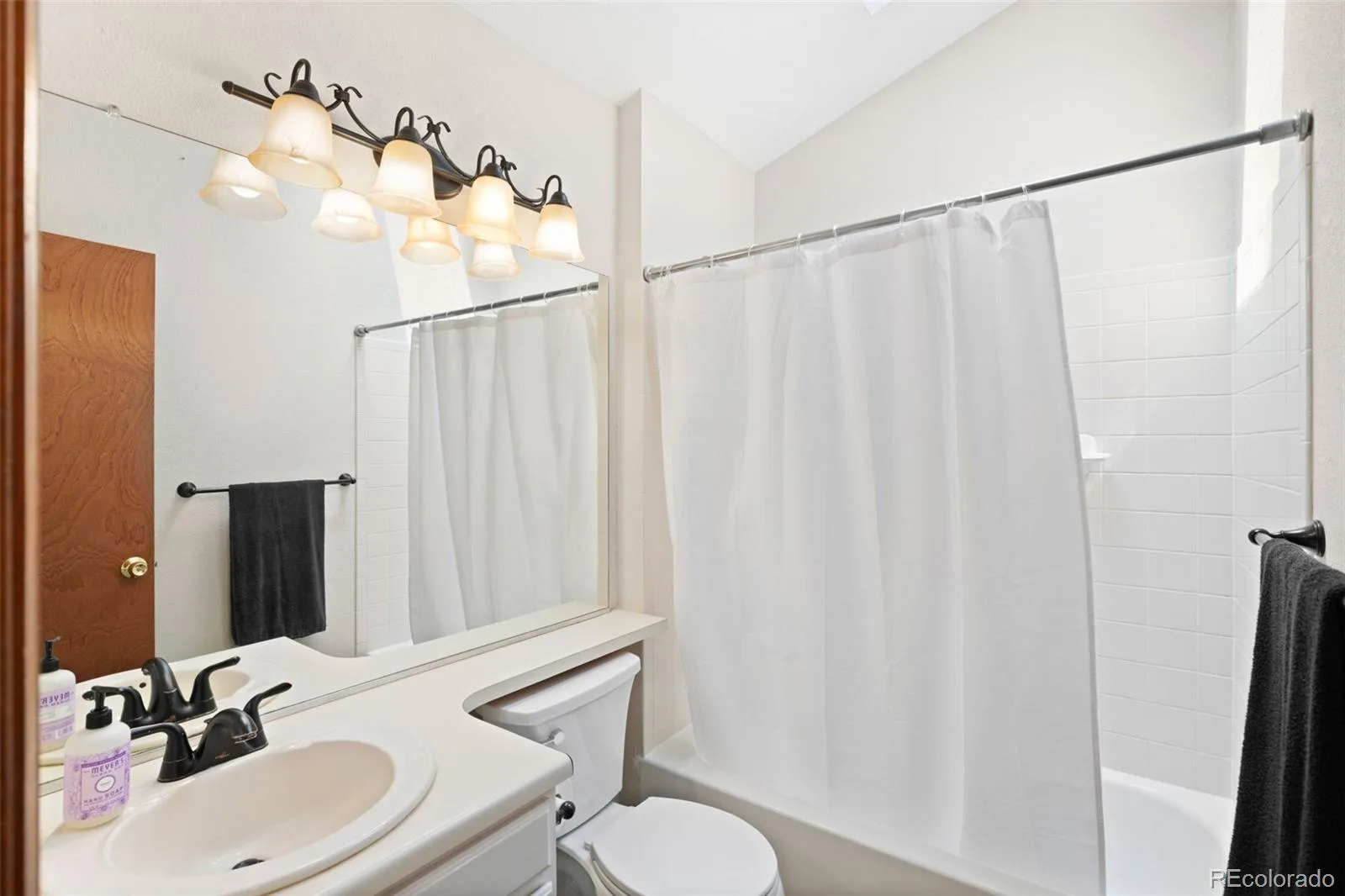 11220 W 66th Place Arvada CO 80004 | MLS #REC2735627 07302026012310 1600 21
