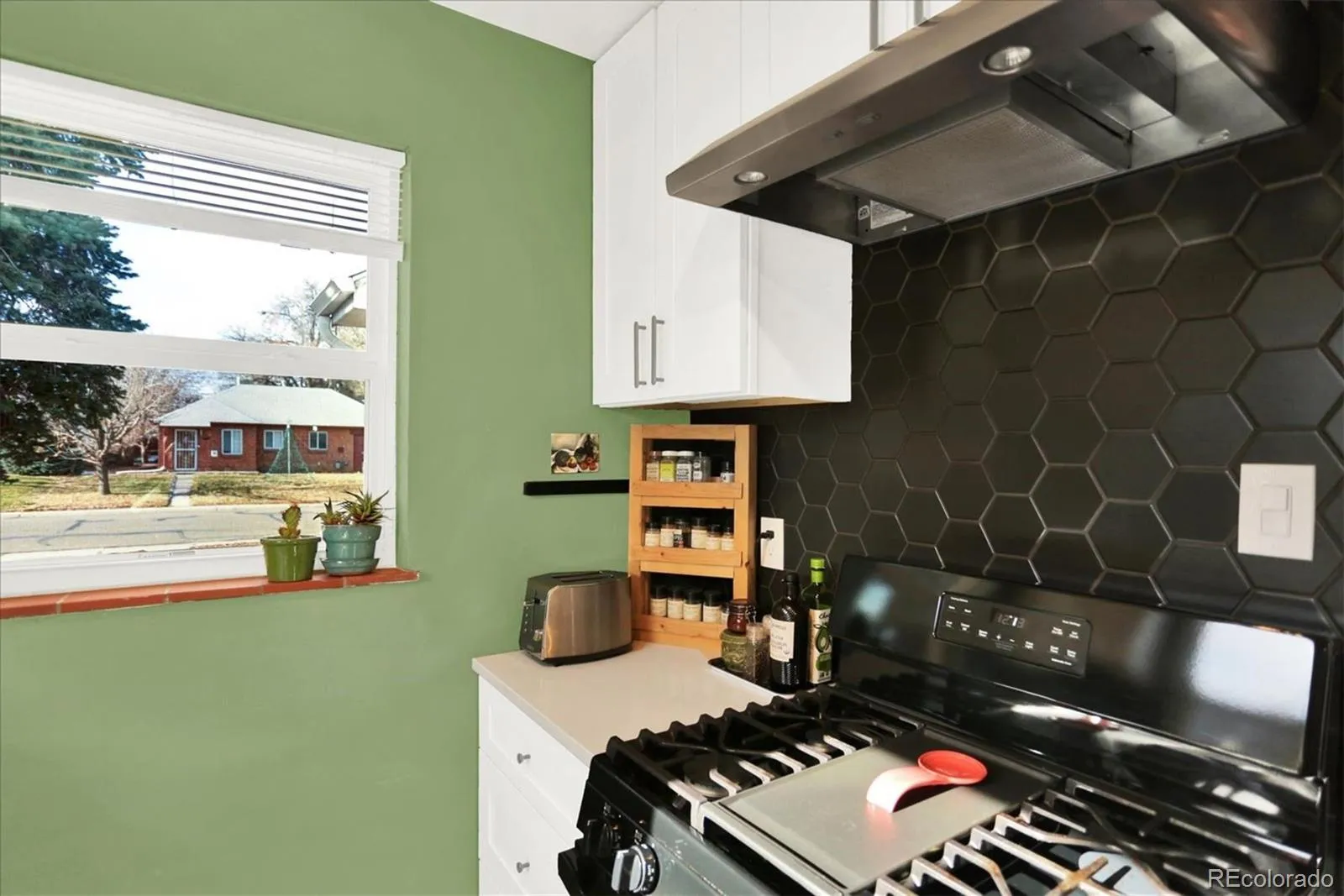 04102026032602 1600 12