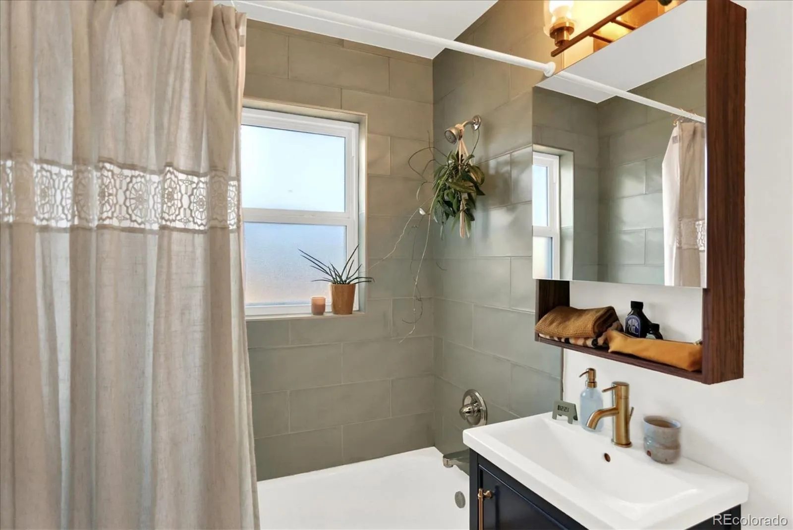 04102026032602 1600 18