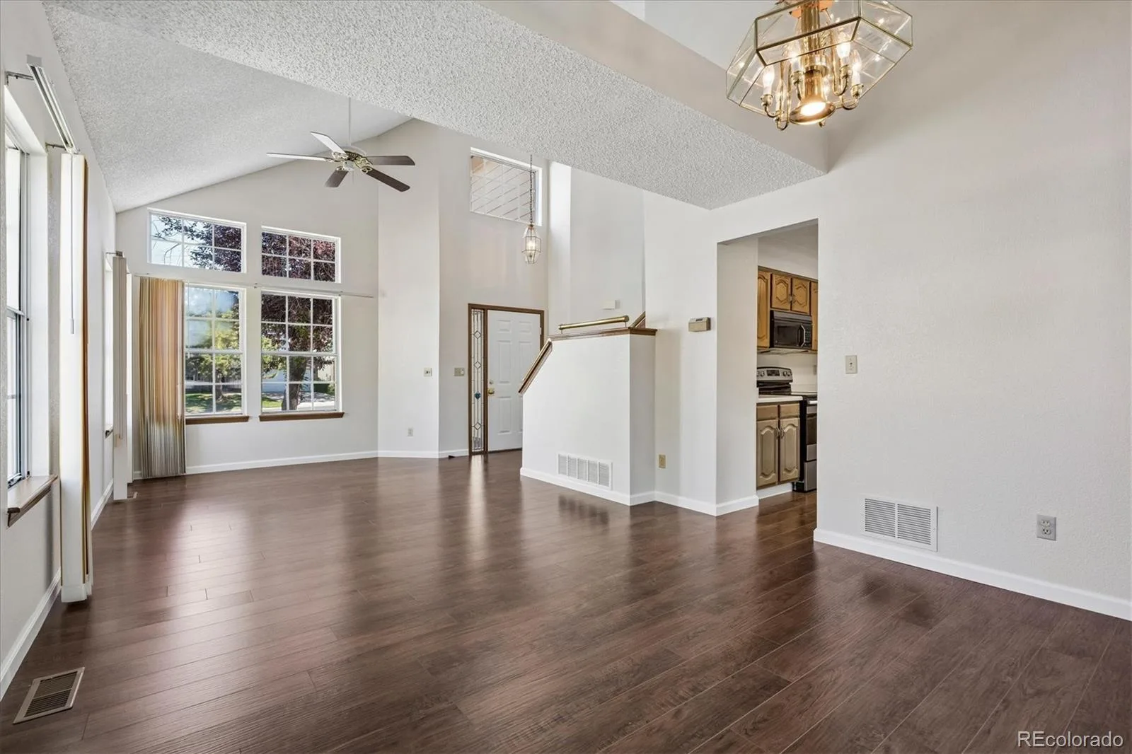 471 W Jamison Place Littleton CO 80120 | MLS #REC2742453 06092026015155 1600 9