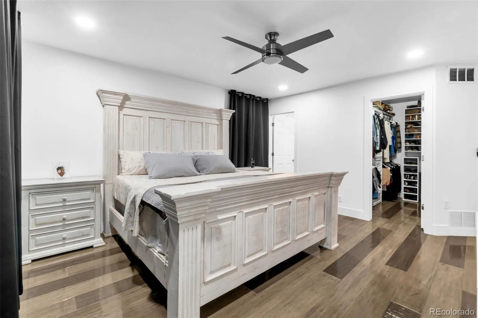 5564 Laredo Street Denver CO 80239 | MLS #REC2743760 06262026040818 1600 17