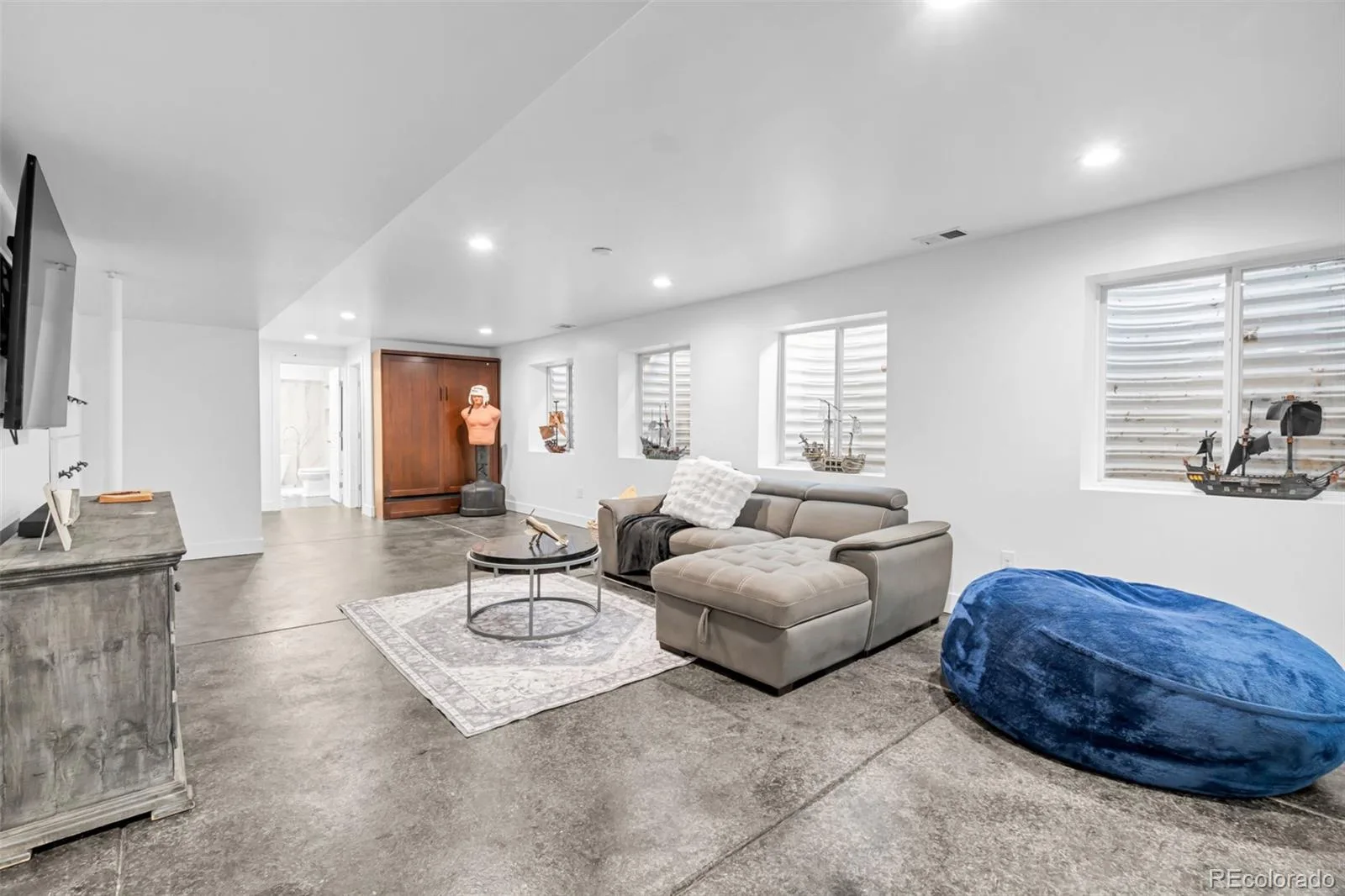 5564 Laredo Street Denver CO 80239 | MLS #REC2743760 06262026040818 1600 21