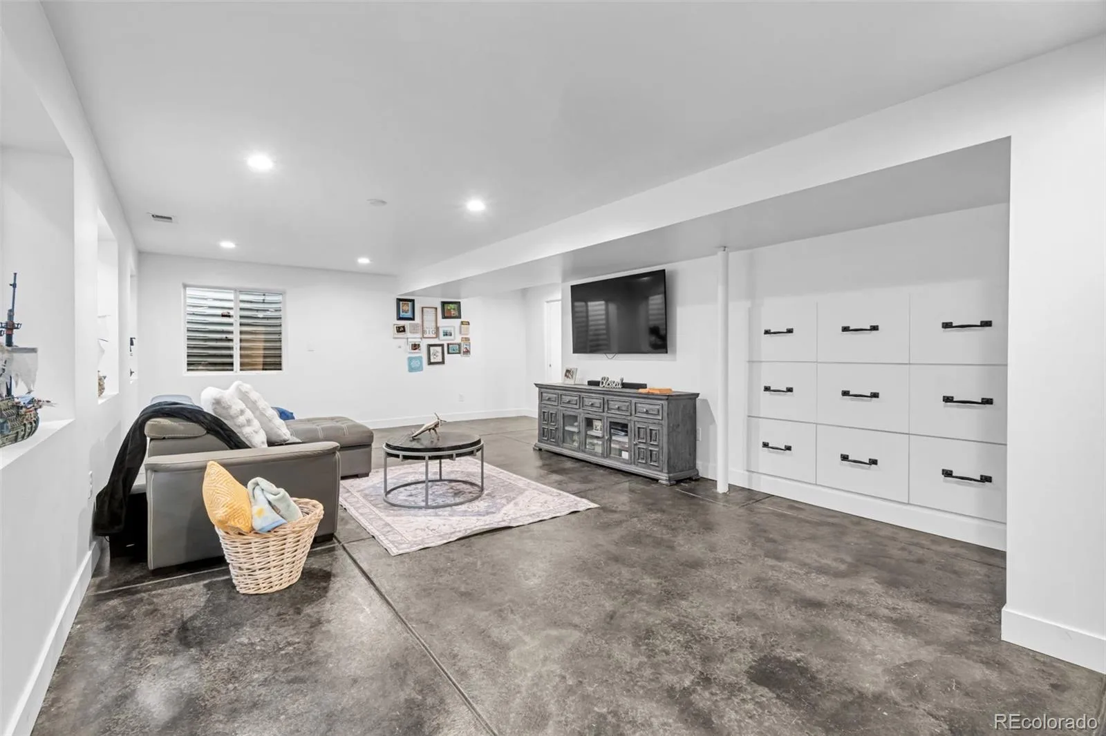5564 Laredo Street Denver CO 80239 | MLS #REC2743760 06262026040818 1600 23
