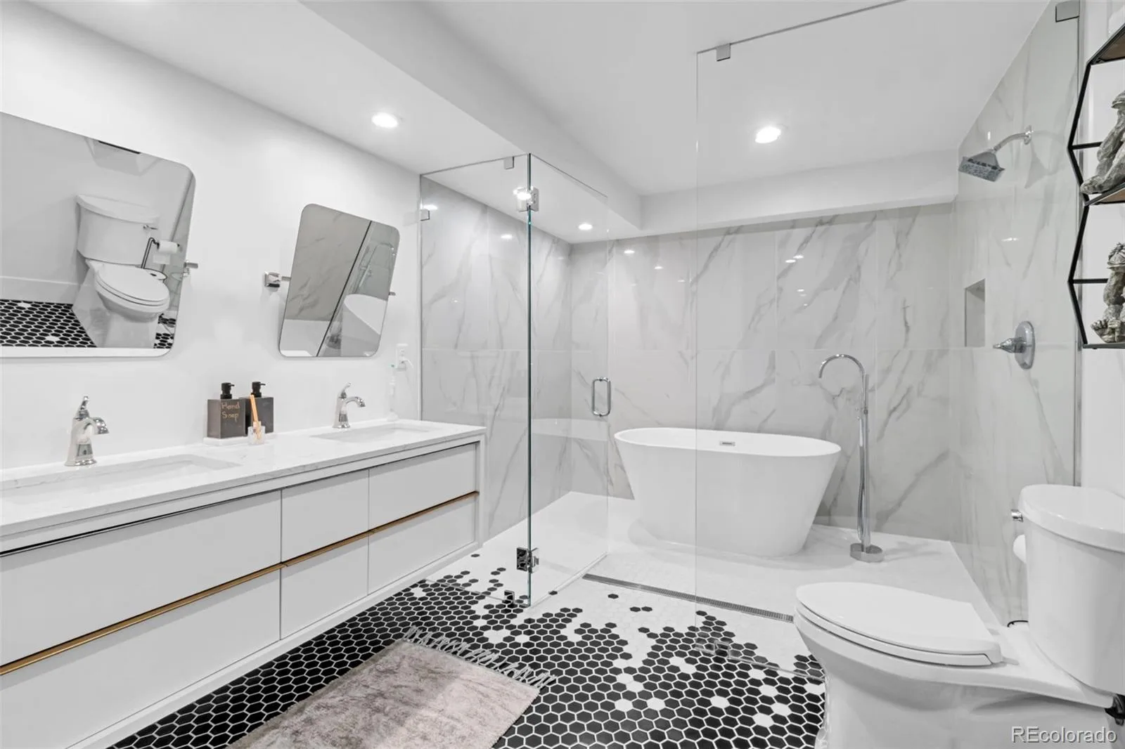 5564 Laredo Street Denver CO 80239 | MLS #REC2743760 06262026040818 1600 24