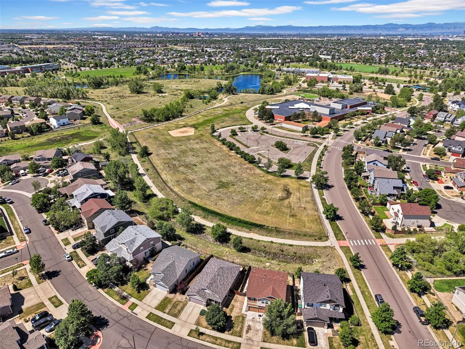 5564 Laredo Street Denver CO 80239 | MLS #REC2743760 06262026040818 1600 39