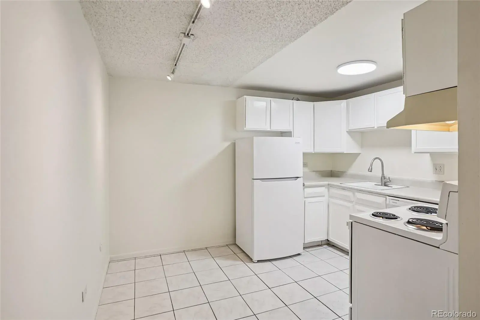 1050 N Lafayette Street #108 Denver CO 80218 MLS #REC2746970 01132026005403 1600 10