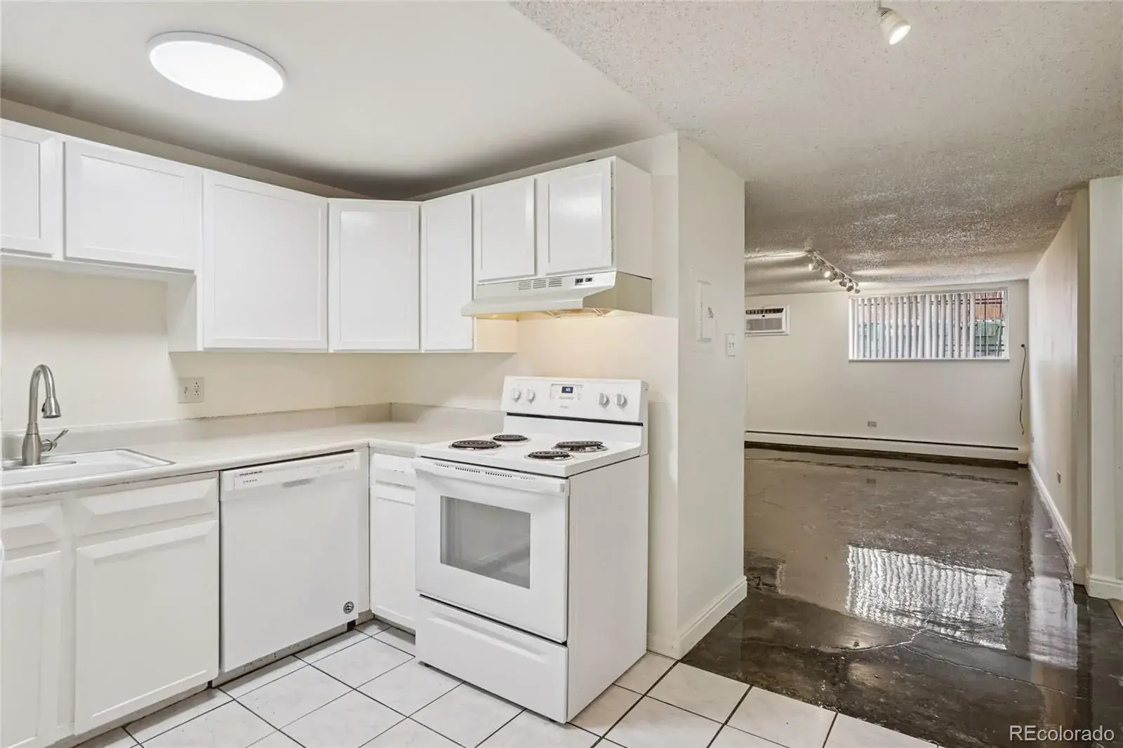 1050 N Lafayette Street #108 Denver CO 80218 MLS #REC2746970 01132026005403 1600 11