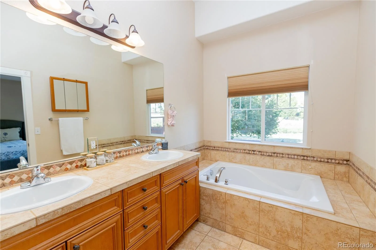 4056 S Liverpool Way Aurora CO 80013 | MLS #REC2750329 09212026193153 1600 19