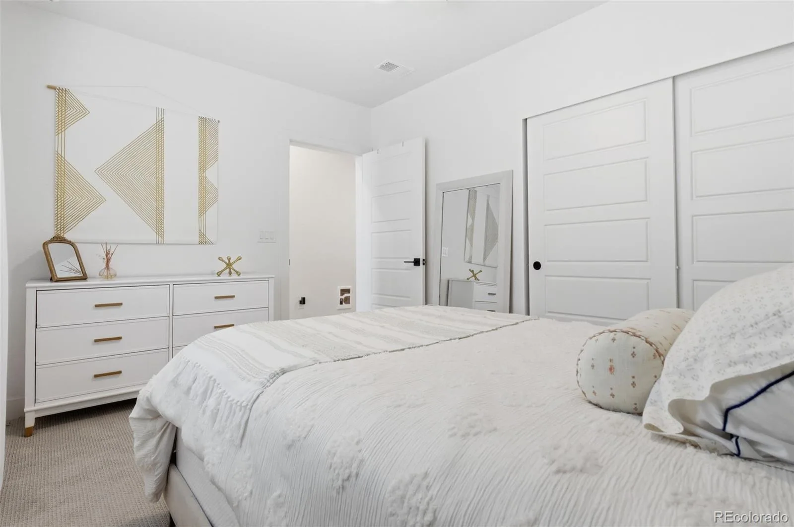 2048 S Holly Street #5 Denver CO 80222 | MLS #REC2758412 09232026085432 1600 27