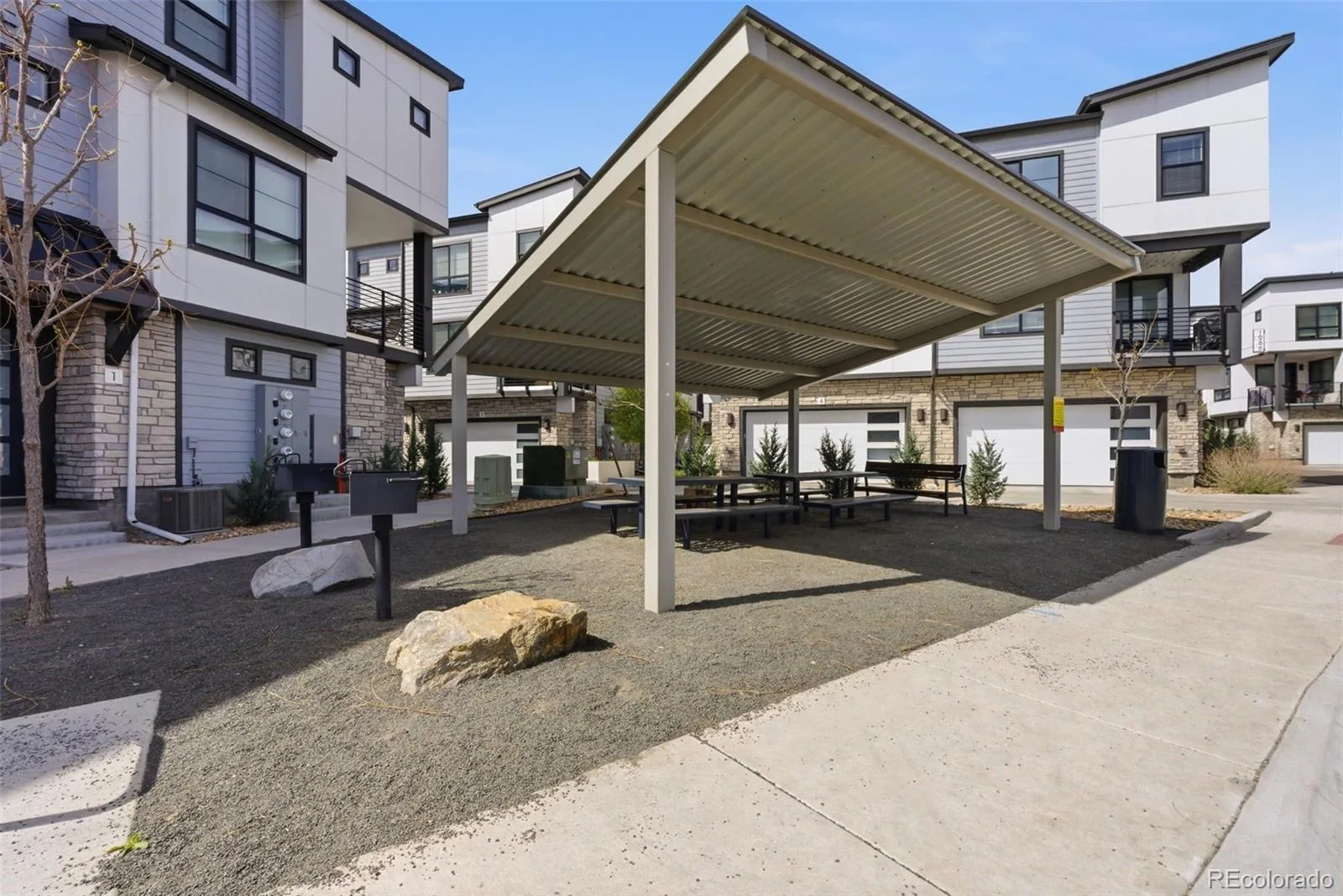 2048 S Holly Street #5 Denver CO 80222 | MLS #REC2758412 09232026085432 1600 37