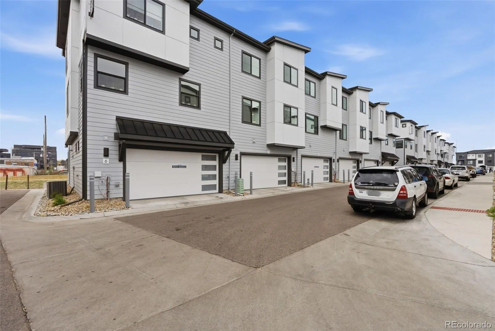 2048 S Holly Street #5 Denver CO 80222 | MLS #REC2758412 09232026085432 1600 42