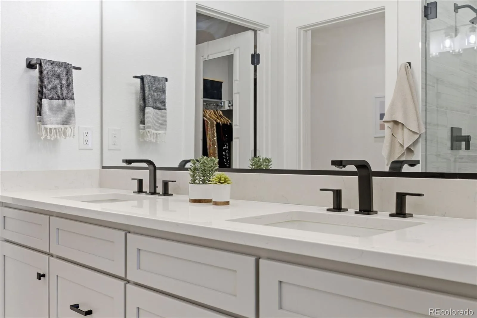 2048 S Holly Street #5 Denver CO 80222 | MLS #REC2758412 09232026085432 1600 6
