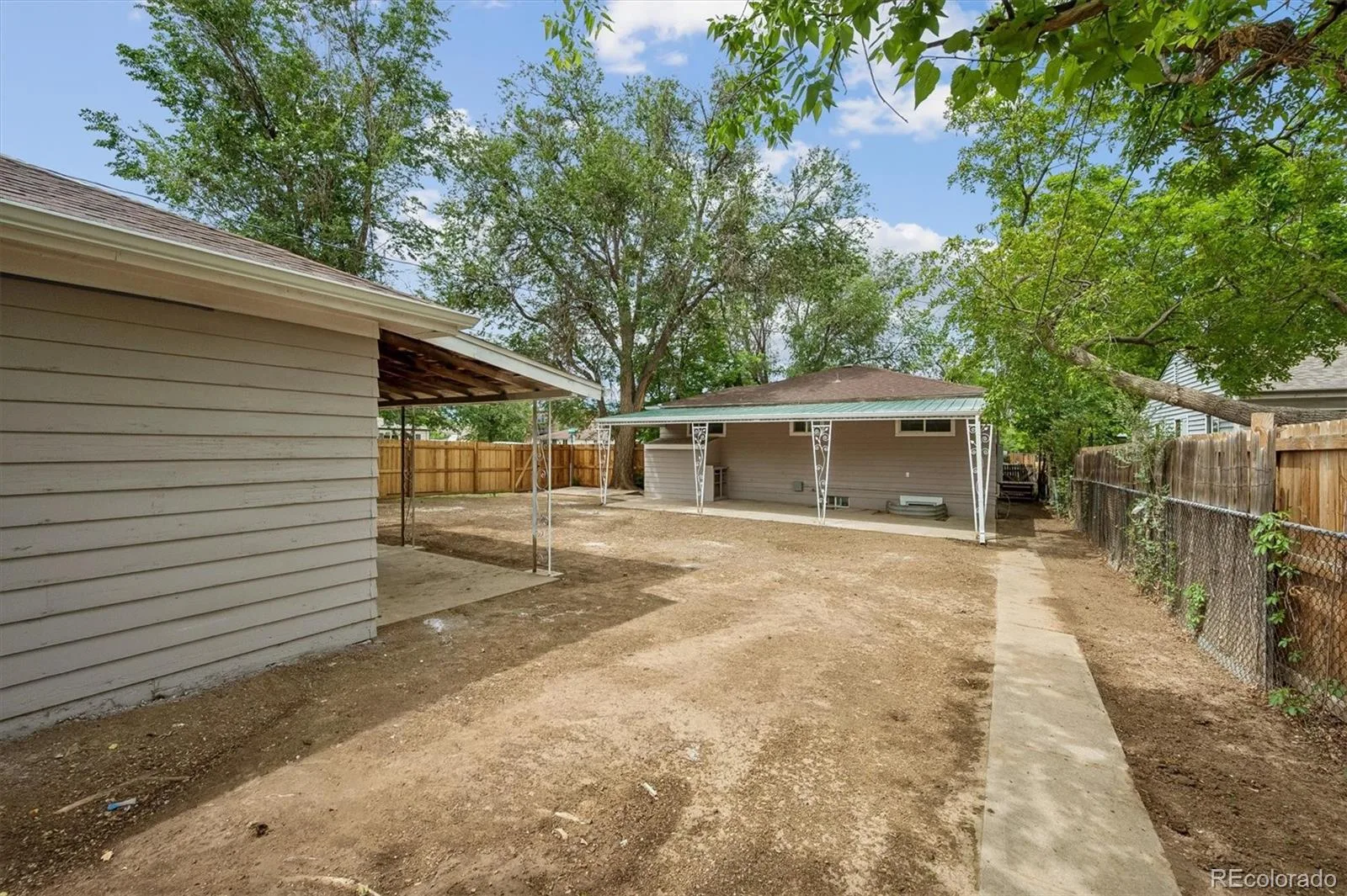 9801 E 8th Avenue Aurora CO 80010 | MLS #REC2773546 08212026192950 1600 17