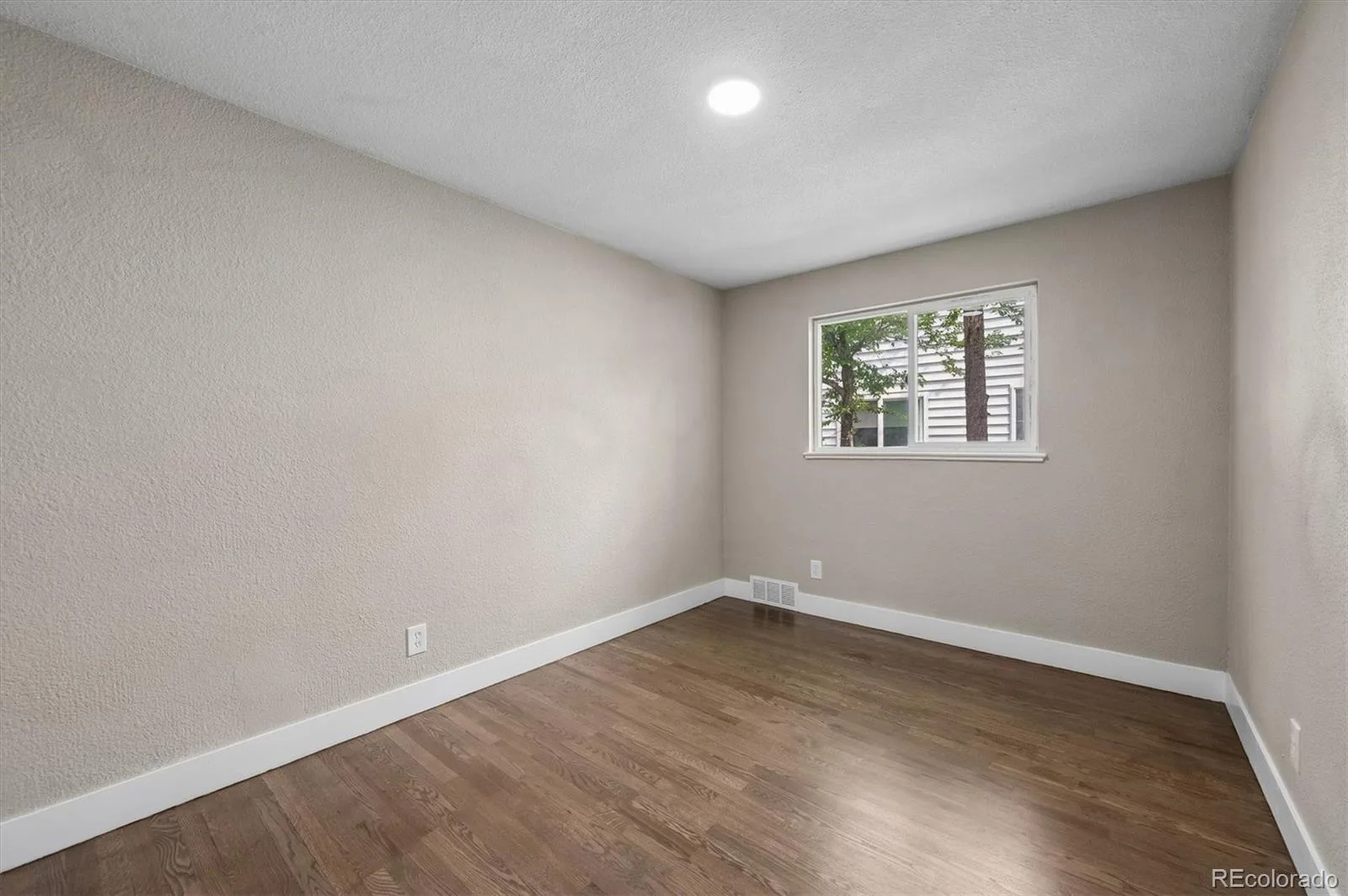 9801 E 8th Avenue Aurora CO 80010 | MLS #REC2773546 08212026192950 1600 18