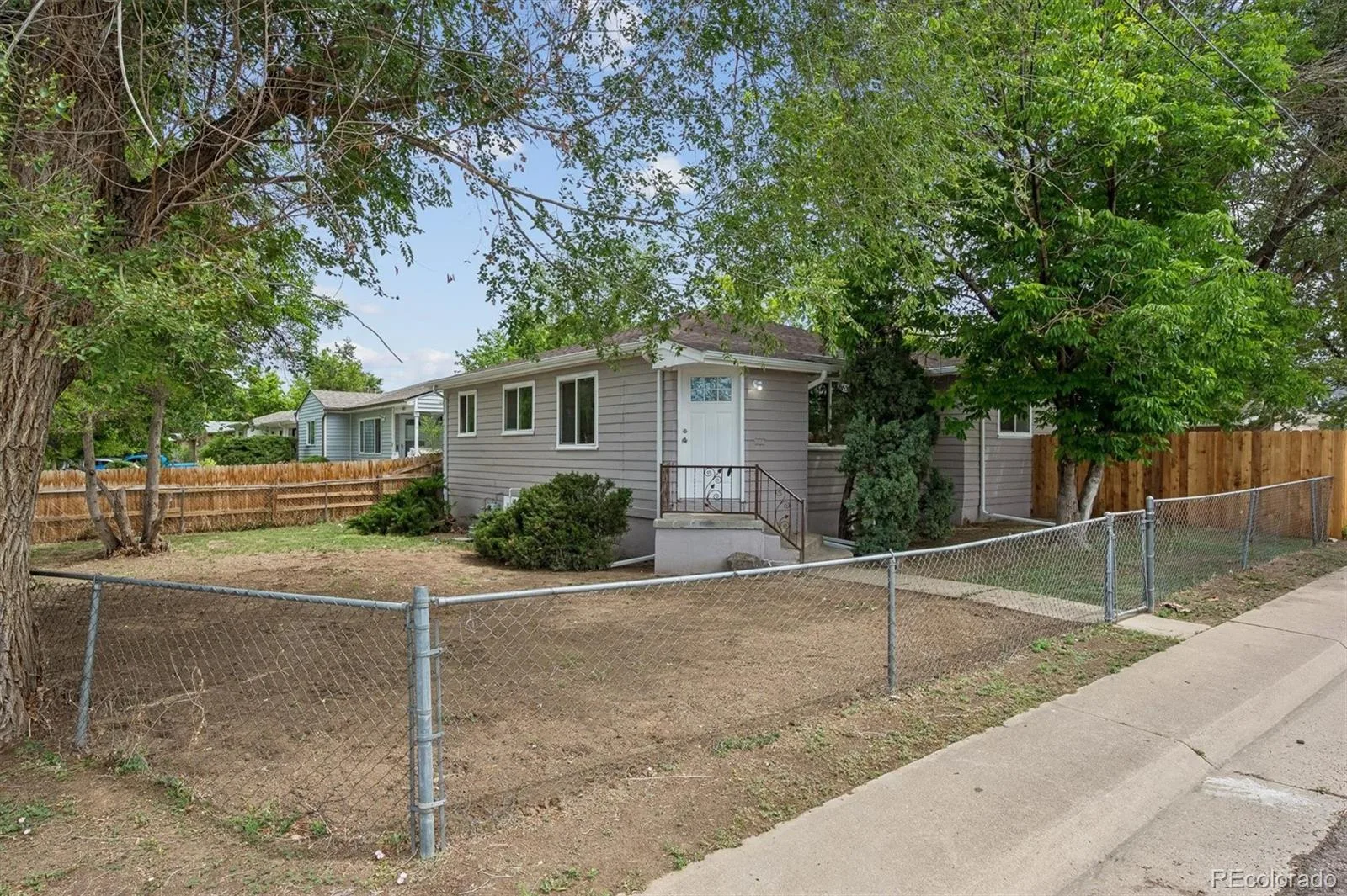 9801 E 8th Avenue Aurora CO 80010 | MLS #REC2773546 08212026192950 1600 22