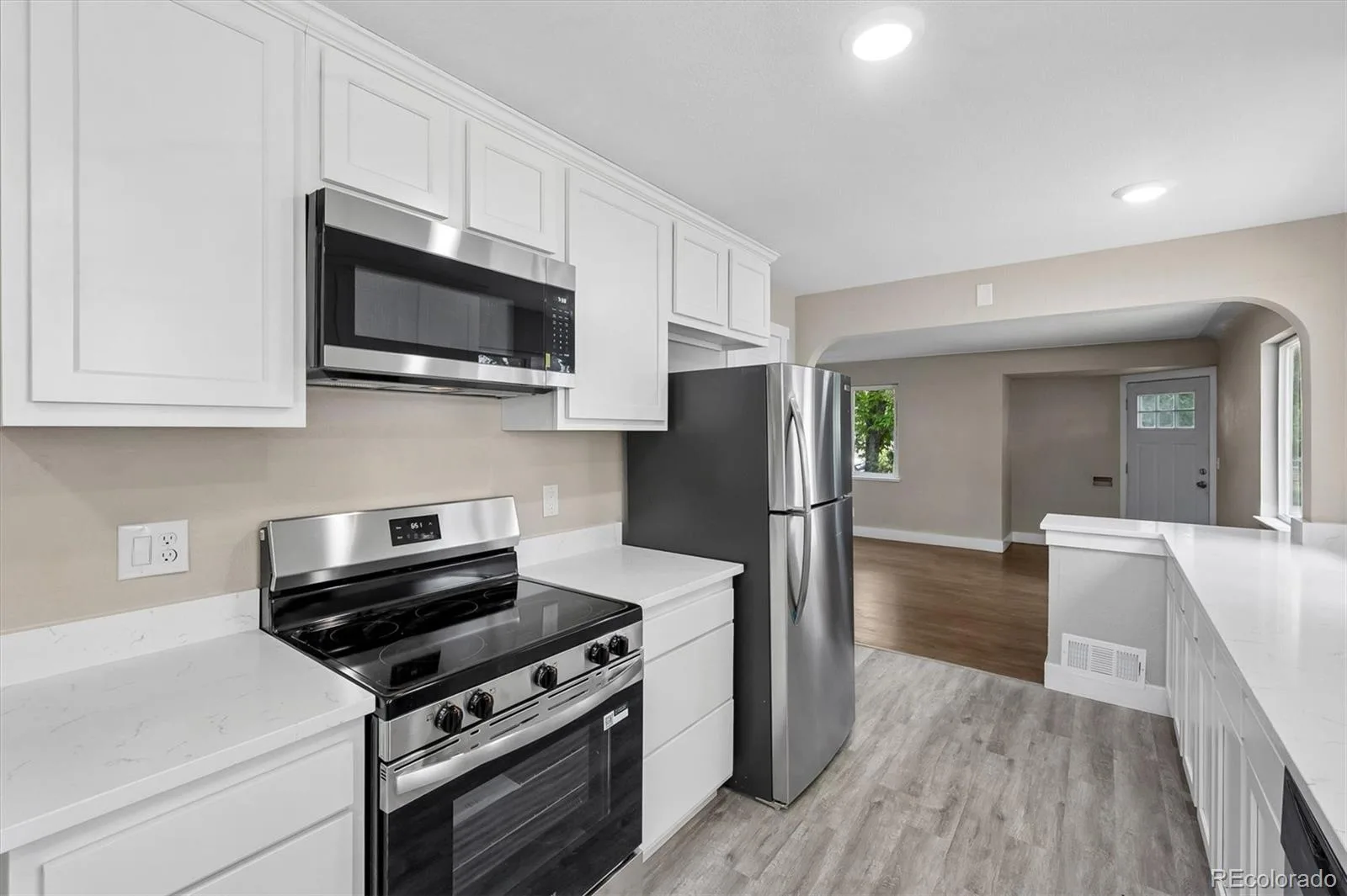 9801 E 8th Avenue Aurora CO 80010 | MLS #REC2773546 08212026192950 1600 3