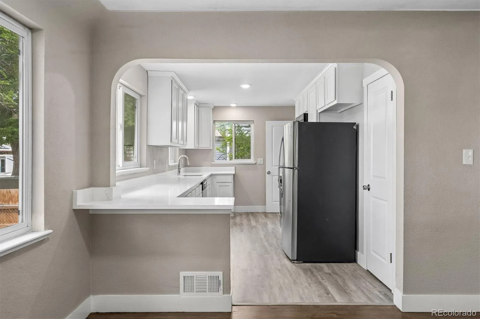 9801 E 8th Avenue Aurora CO 80010 | MLS #REC2773546 08212026192950 1600 6