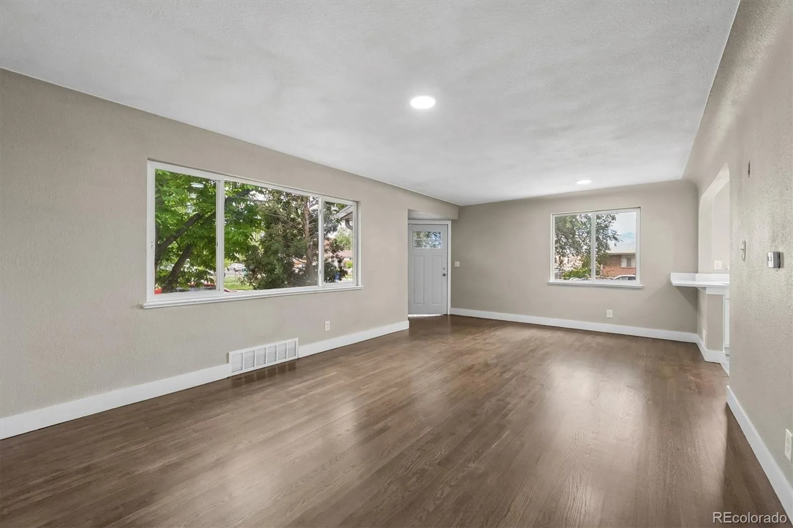 9801 E 8th Avenue Aurora CO 80010 | MLS #REC2773546 08212026192950 1600 7