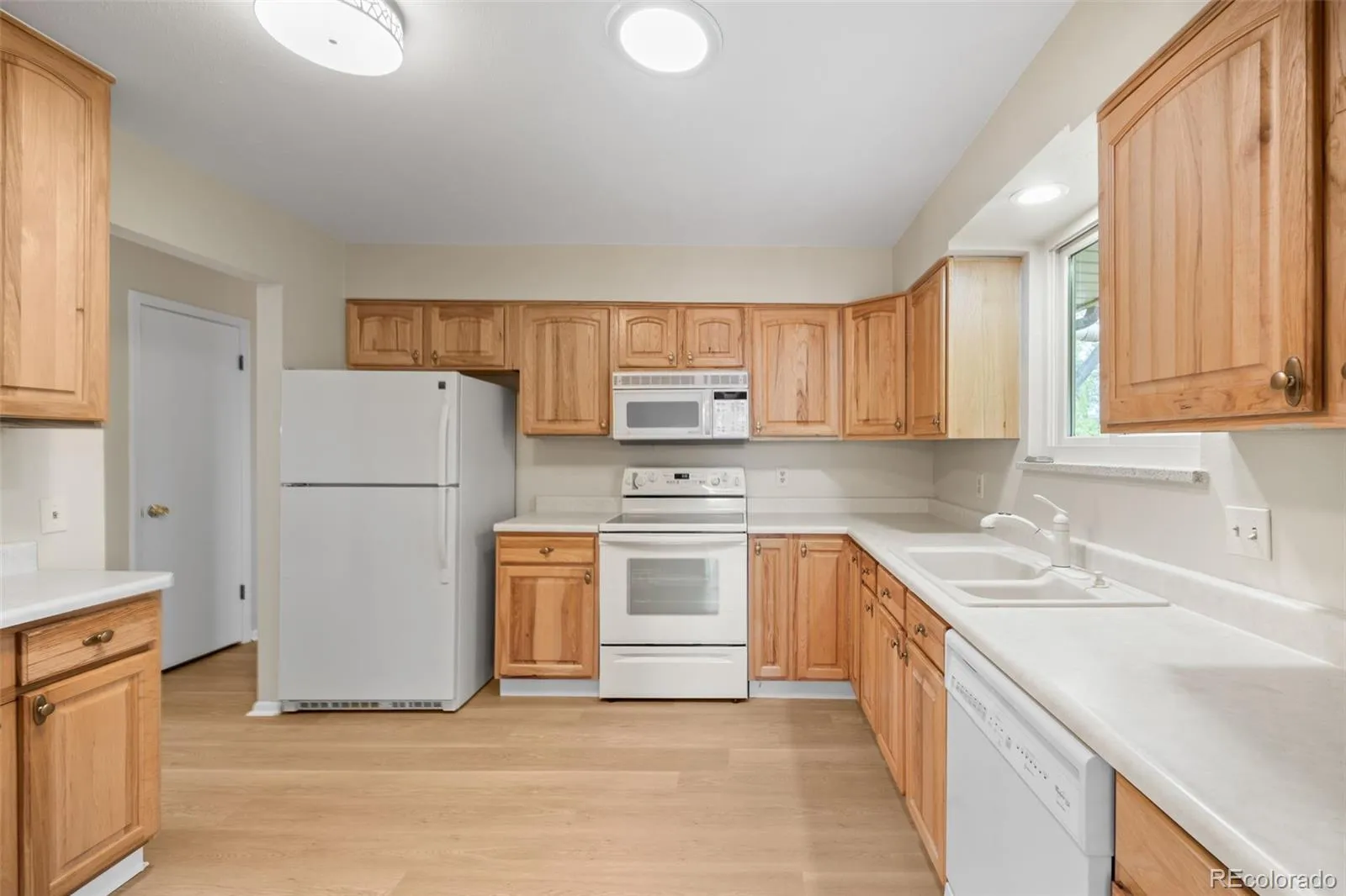 2985 S Eaton Street Denver CO 80227 MLS #REC2776825 05202026194341 1600 11