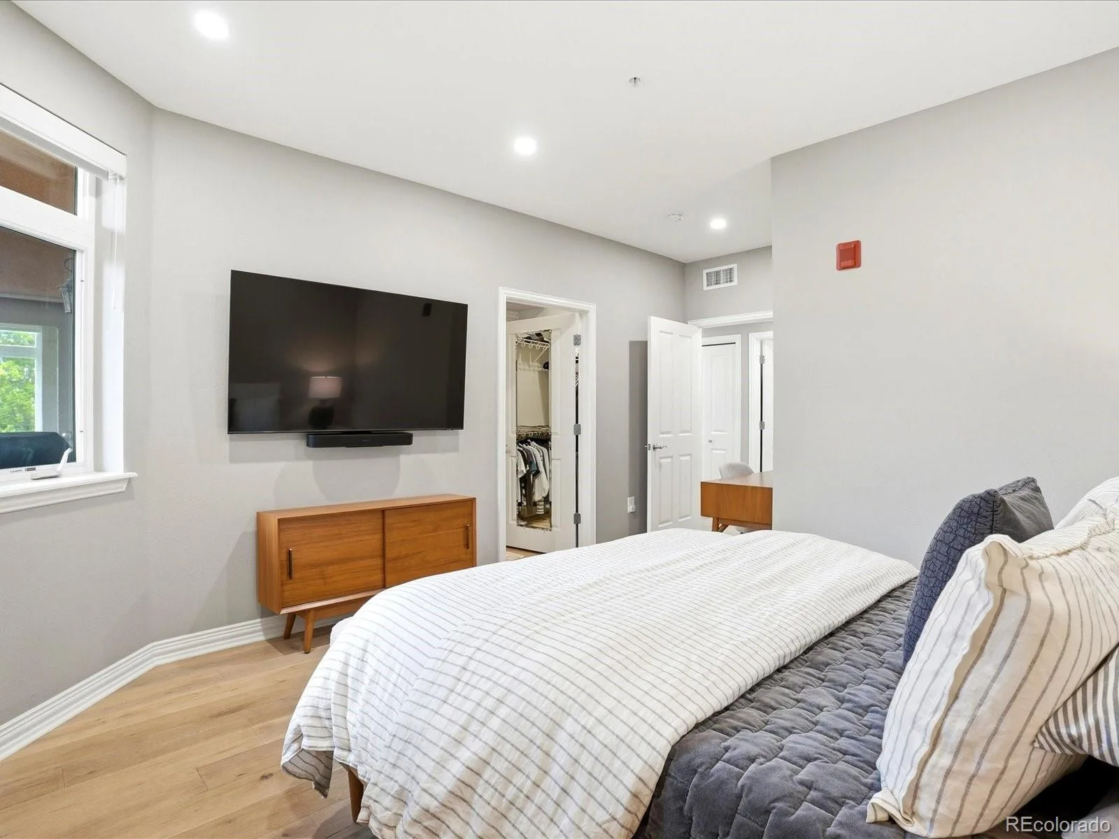 2700 E Cherry Creek S Drive #212 Denver CO 80209 | MLS #REC2779156 09292026000344 1600 12