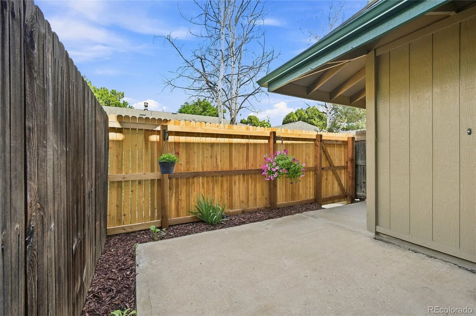 6046 S Willow Way Greenwood Village CO 80111 | MLS #REC2780641 08272026004322 1600 1