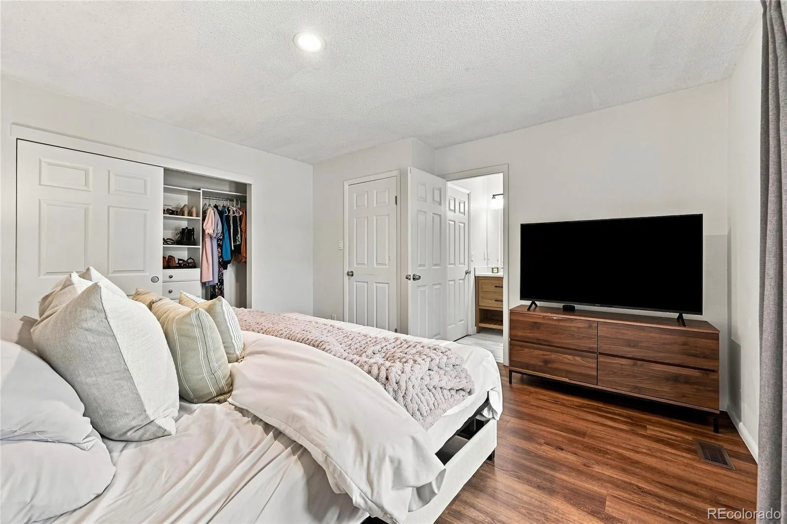 6046 S Willow Way Greenwood Village CO 80111 | MLS #REC2780641 08272026004322 1600 14