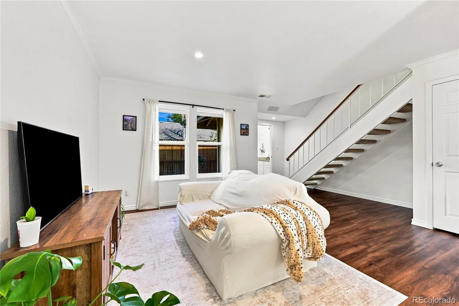 6046 S Willow Way Greenwood Village CO 80111 | MLS #REC2780641 08272026004322 1600 2