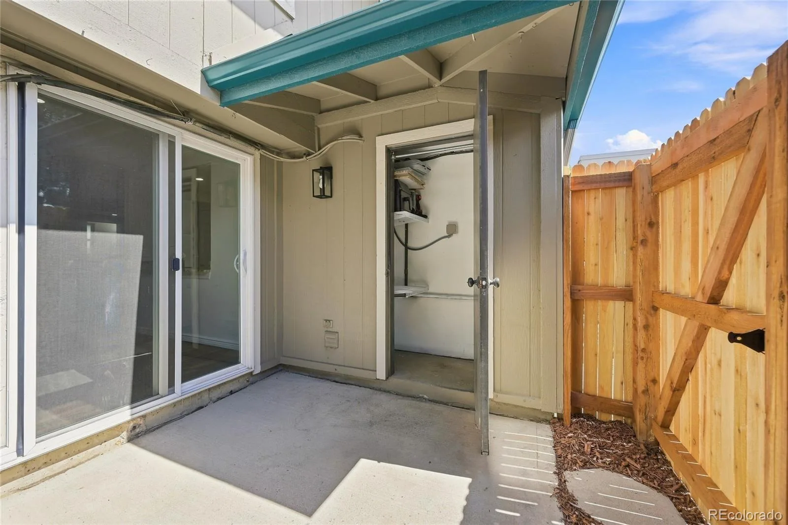 6046 S Willow Way Greenwood Village CO 80111 | MLS #REC2780641 08272026004322 1600 21