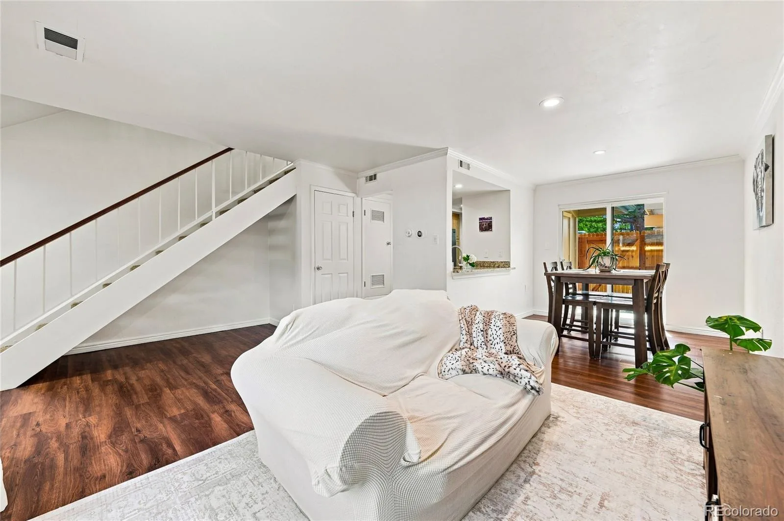 6046 S Willow Way Greenwood Village CO 80111 | MLS #REC2780641 08272026004322 1600 4