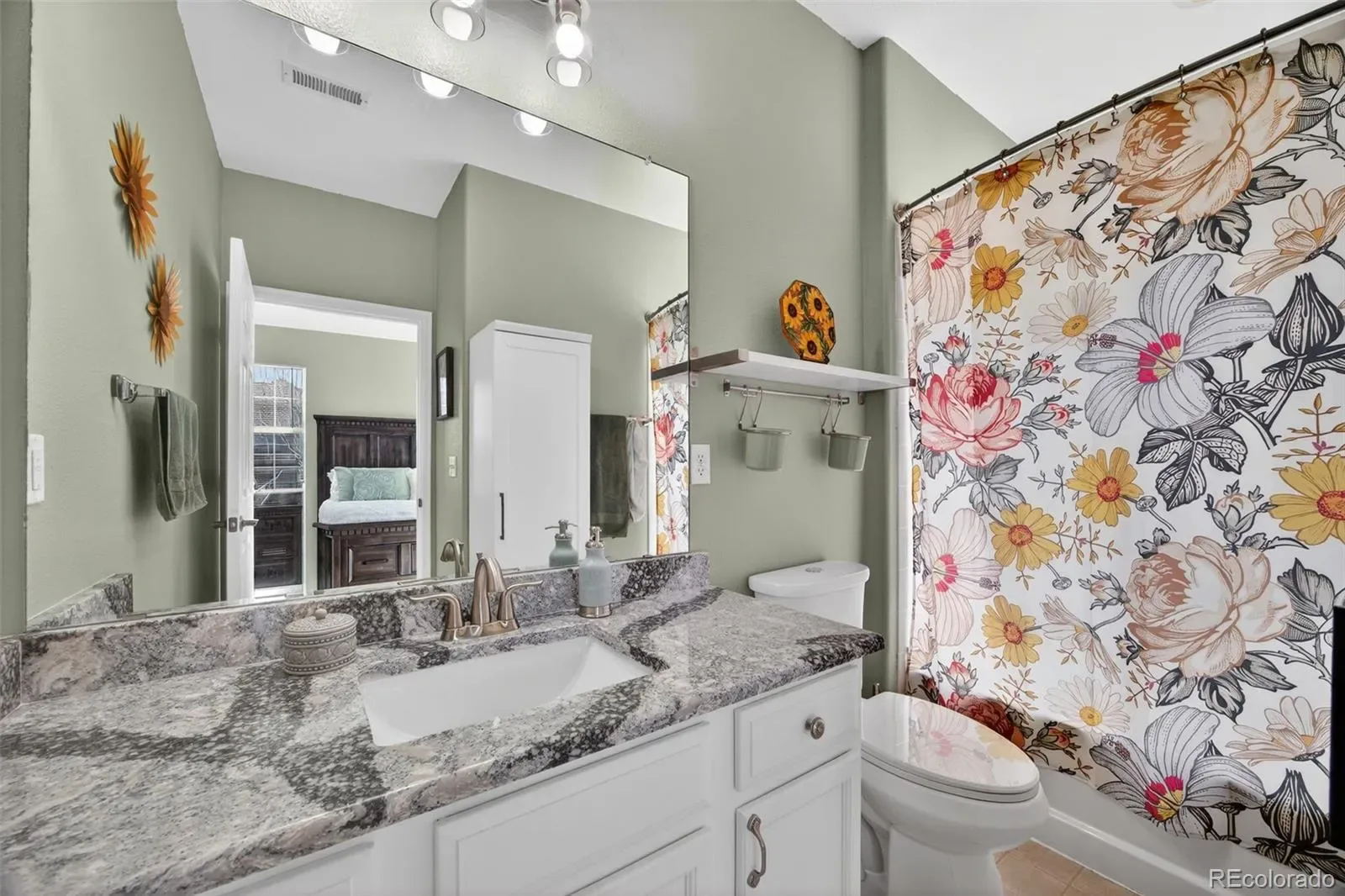 160 Granby Way #A Aurora CO 80011 MLS #REC2783907 03222026145238 1600 23