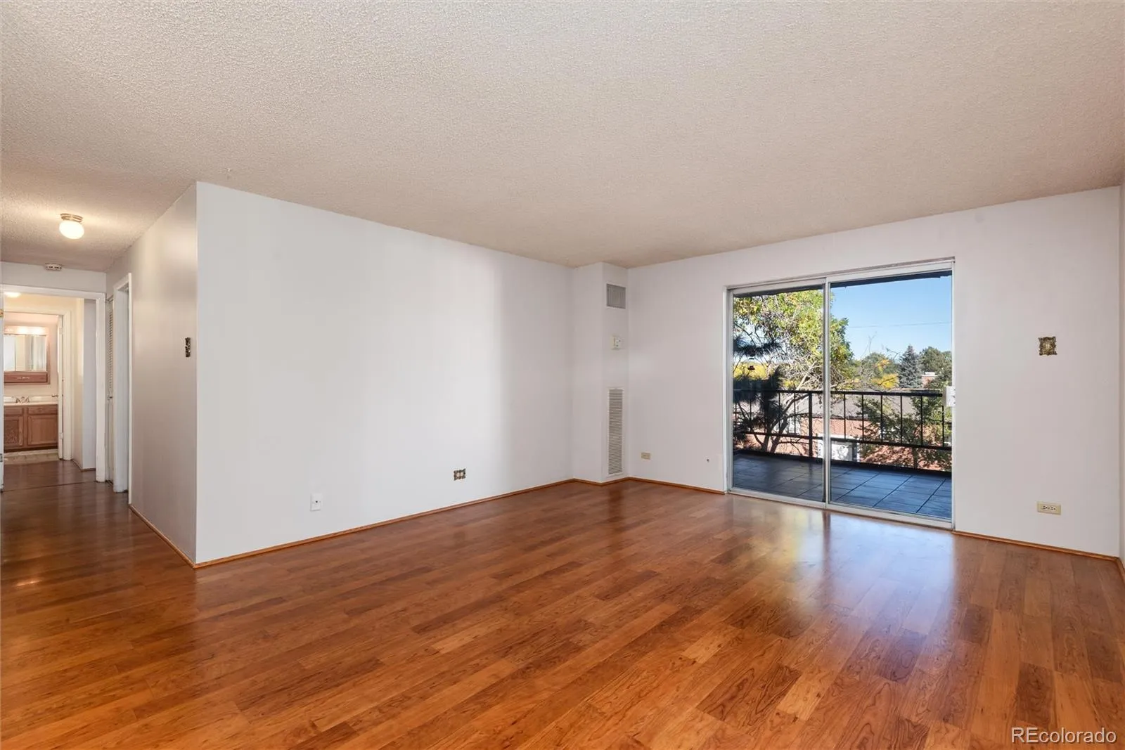 2325 S Linden Court #200 Denver CO 80222 MLS #REC2783942 05252026140403 1600 0