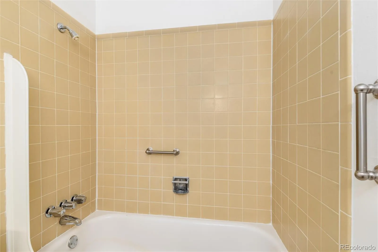 2325 S Linden Court #200 Denver CO 80222 MLS #REC2783942 05252026140403 1600 18